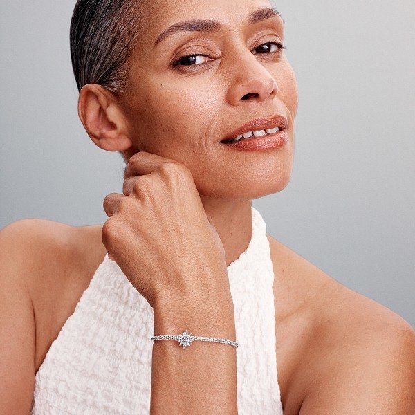 HIGH-Q424-G-PDP-MODEL-SINGLE-52-1x1-RGB.jpg